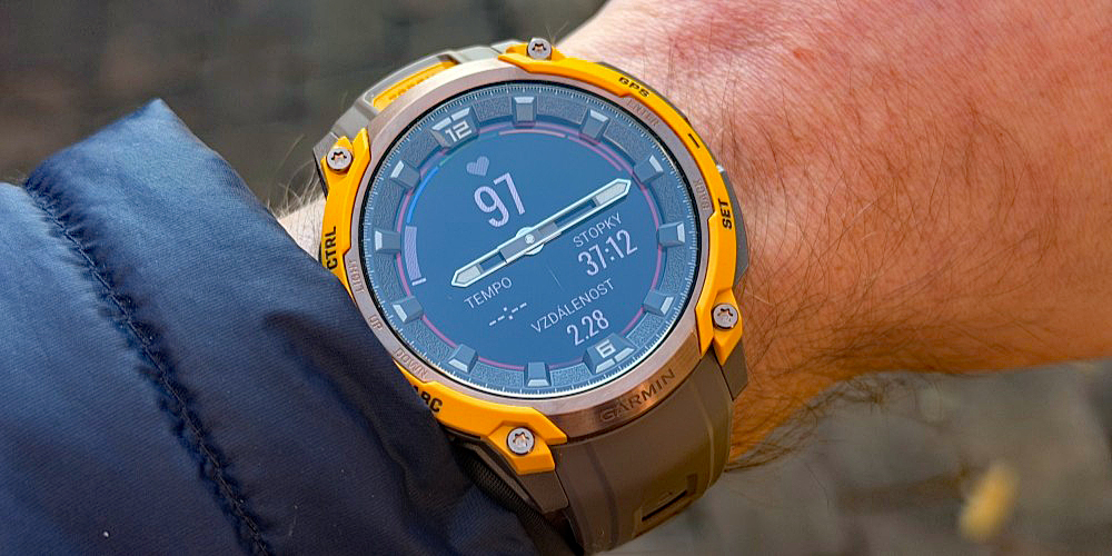 recenze -garmin-instinct-crossover-amoled-ostry-displej-a-mechanicke-rucky-001